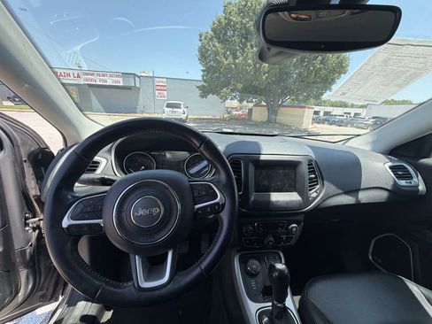 Used 2019 Jeep Compass Latitude w/ Safety & Security Group AWD/4WD image 5