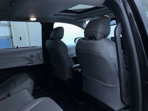 Certified 2025 Toyota Sienna XLE image 22