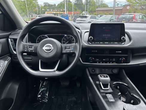 Used 2024 Nissan Rogue SV AWD/4WD image 19