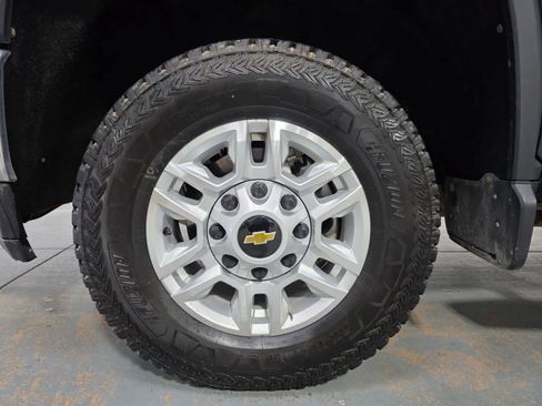 Used 2022 Chevrolet Silverado 2500 LT w/ Convenience Package AWD/4WD image 11