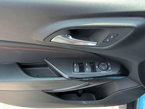 Used 2025 Chevrolet Trax RS FWD image 26