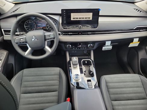 New 2026 Mitsubishi Outlander AWD image 16
