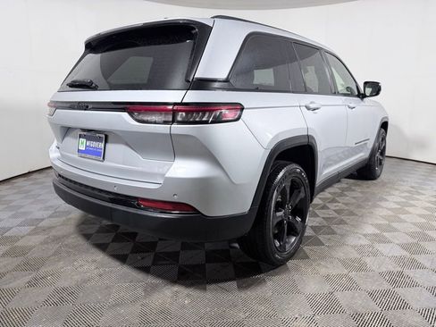 Used 2023 Jeep Grand Cherokee Altitude AWD/4WD image 6