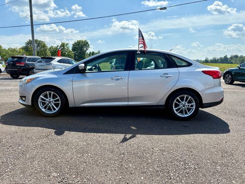 Used 2016 Ford Focus SE w/ SE Power Seat Package image 2
