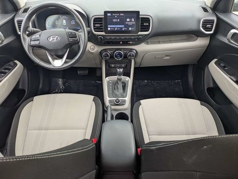 Used 2025 Hyundai Venue SEL FWD image 15