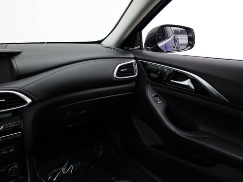 Used 2018 INFINITI QX30 Premium w/ Navigation Package FWD image 31