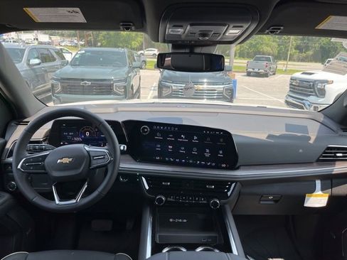 New 2025 Chevrolet Suburban Premier image 36