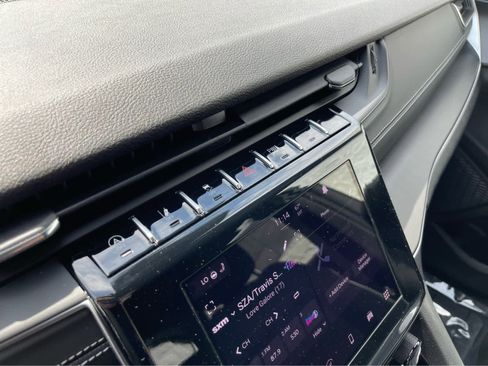 New 2025 Jeep Grand Cherokee Laredo w/ Luxury Tech Group I image 16