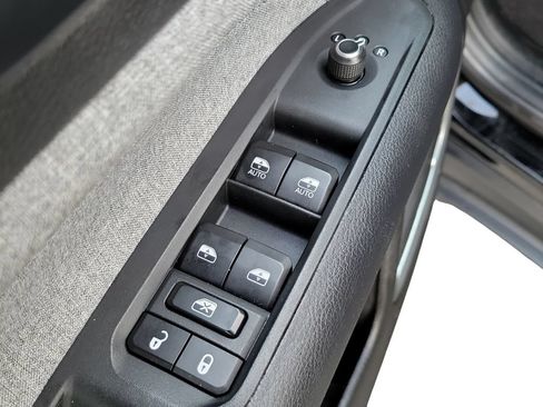 Used 2025 Jeep Compass Latitude w/ Sun & Sound Group AWD/4WD image 25