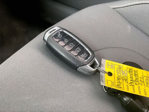 Used 2023 Hyundai Elantra SEL w/ Convenience Package image 12
