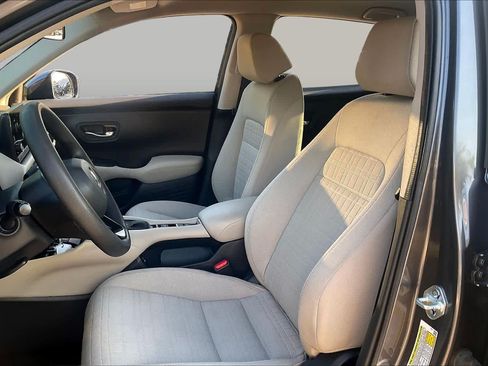 Used 2025 Honda HR-V LX image 7