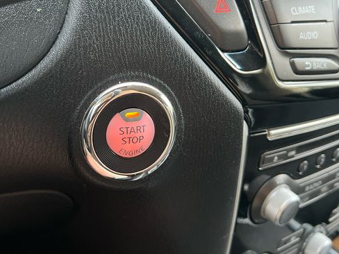 Used 2018 Nissan Pathfinder S image 26