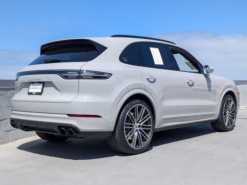 Certified 2023 Porsche Cayenne Turbo AWD/4WD image 23