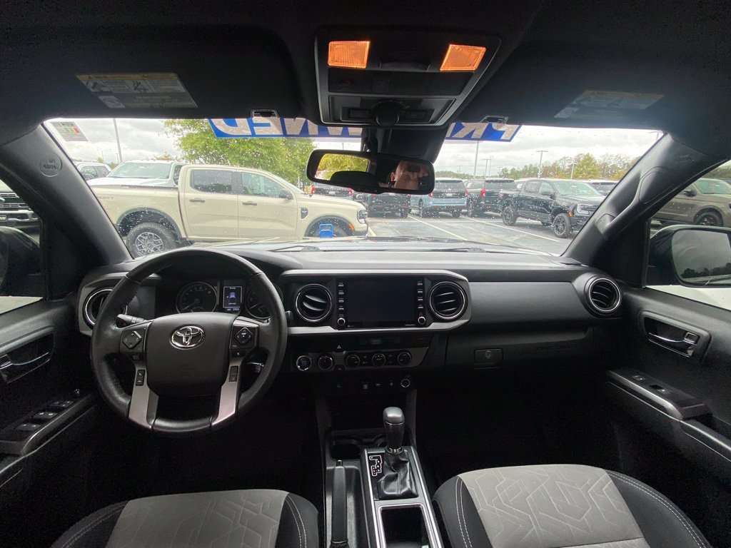 Used 2022 Toyota Tacoma TRD Off-Road AWD/4WD image 27