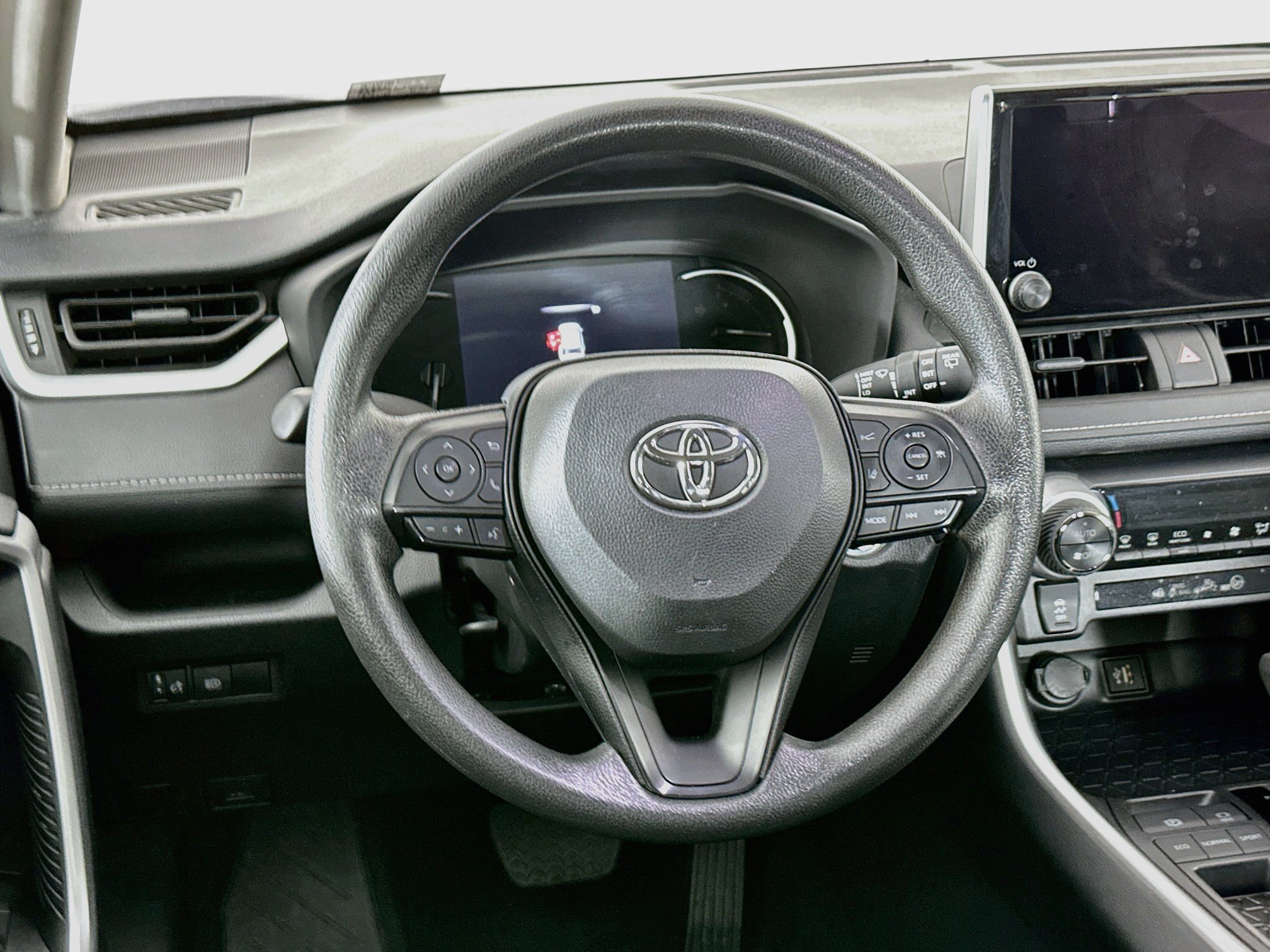 Used 2025 Toyota RAV4 XLE FWD image 18