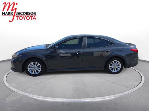 Used 2025 Toyota Camry LE w/ Convenience Package FWD image 8