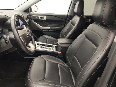 Used 2023 Ford Explorer XLT w/ Equipment Group 202A RWD image 17