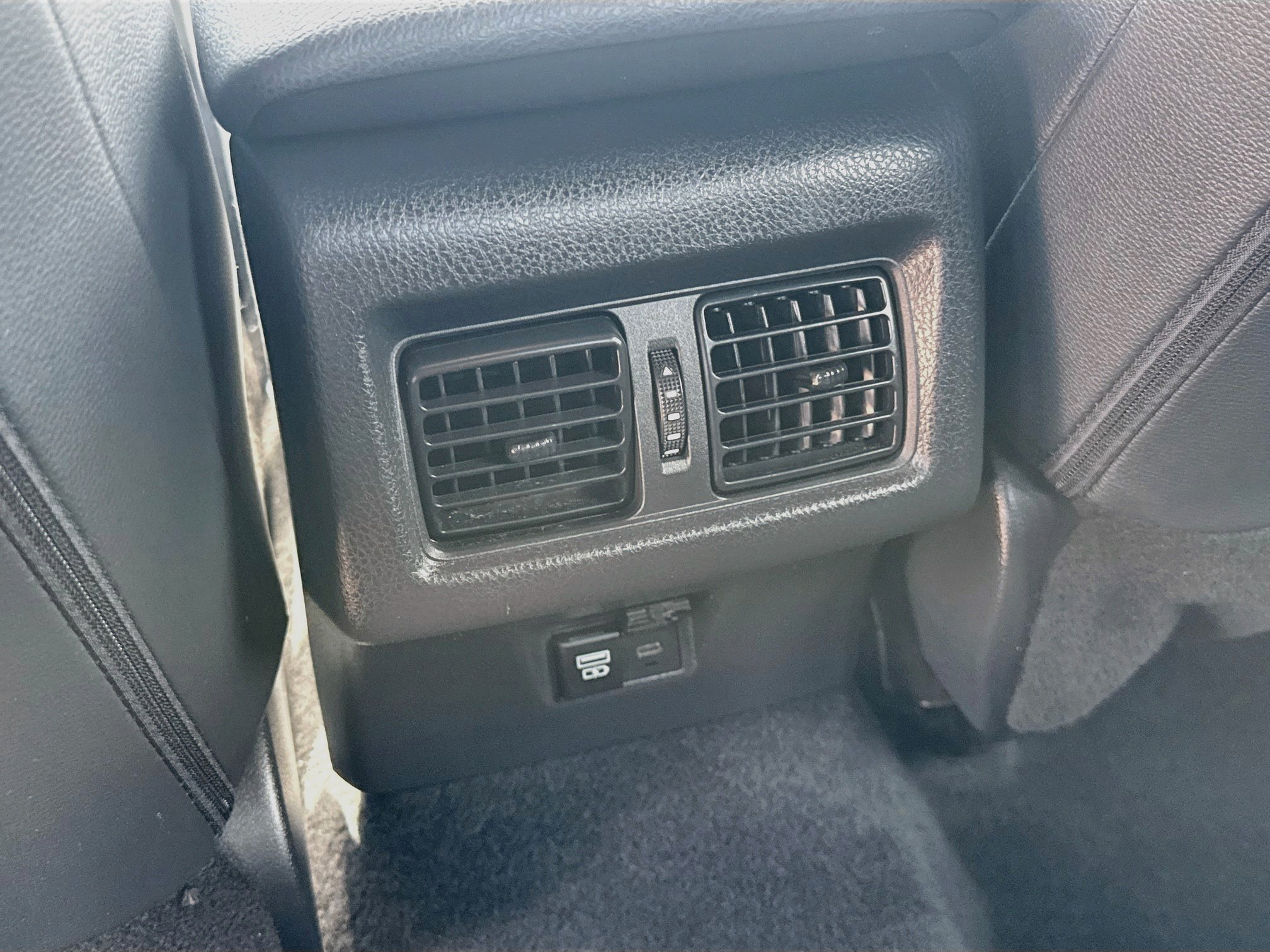 Used 2025 Toyota Camry SE FWD image 28