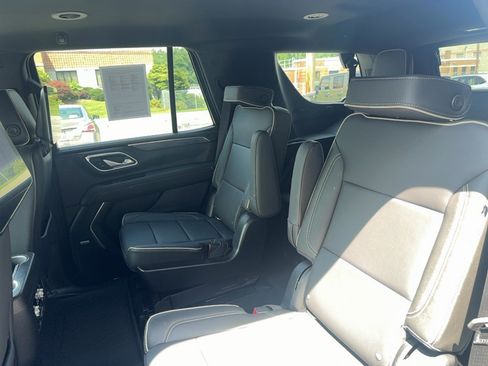 Used 2021 GMC Yukon SLT w/ Rear Media and Nav Package AWD/4WD image 13