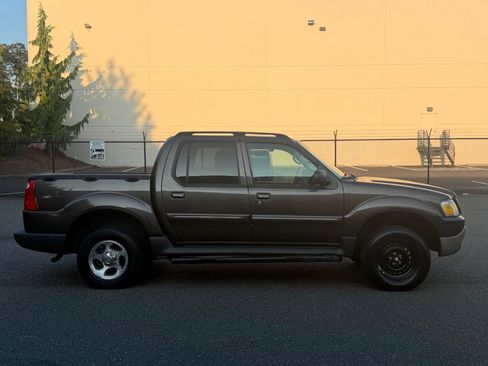 Used 2005 Ford Explorer Sport Trac XLS RWD image 2