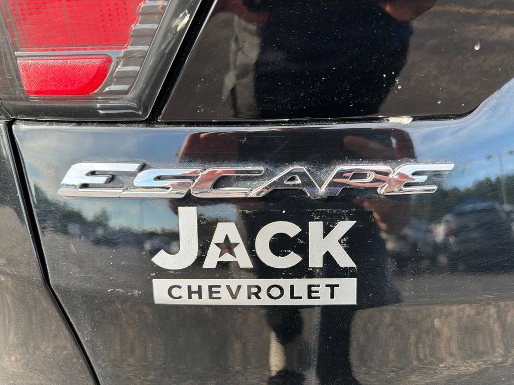 Used 2017 Ford Escape SE w/ Equipment Group 201A AWD/4WD image 6