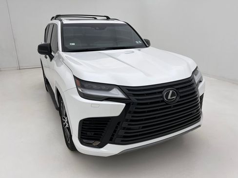 Used 2024 Lexus LX 600 4WD w/ Luxury Package image 6