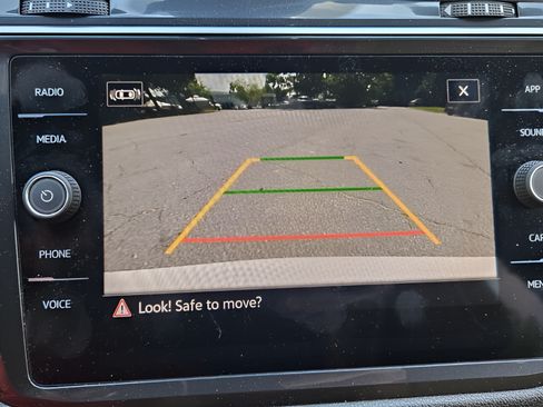 Used 2023 Volkswagen Tiguan SE FWD image 18