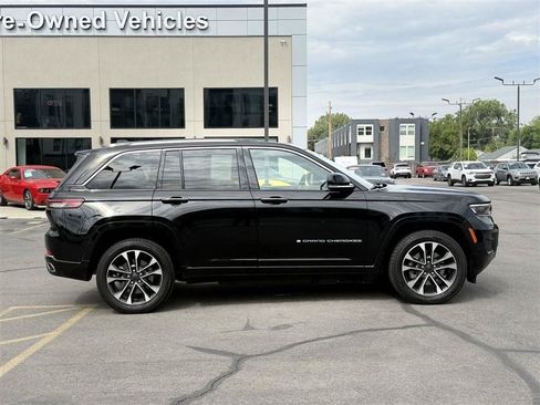 Used 2023 Jeep Grand Cherokee Overland w/ Luxury Tech Group IV AWD/4WD image 8