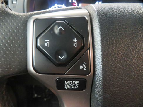 Used 2022 Toyota 4Runner SR5 AWD/4WD image 34