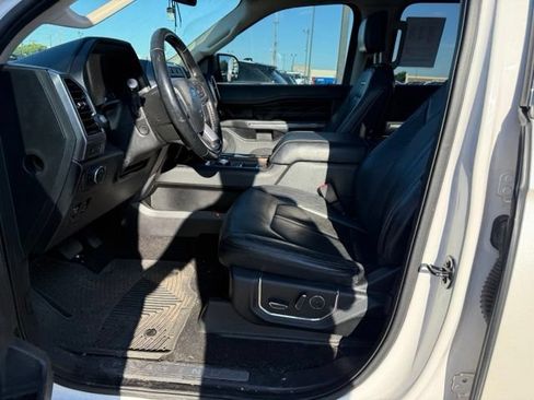 Used 2019 Ford Expedition Platinum RWD image 2