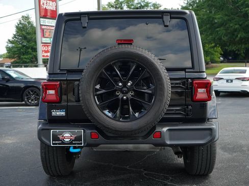 Used 2023 Jeep Wrangler Unlimited Sahara AWD/4WD image 19