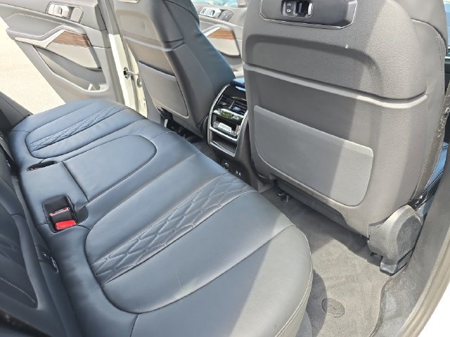 Used 2025 BMW X5 xDrive50e AWD/4WD image 11
