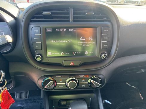 Certified 2025 Kia Soul LX FWD image 30