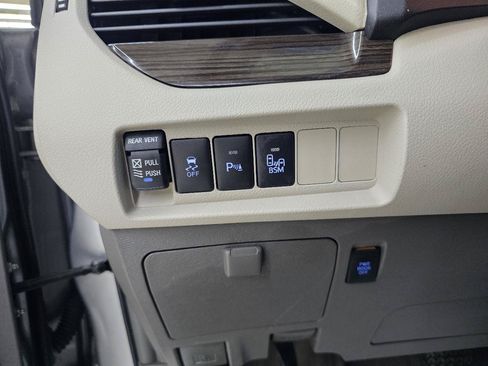 Used 2015 Toyota Sienna XLE w/ XLE Navigation Package FWD image 37