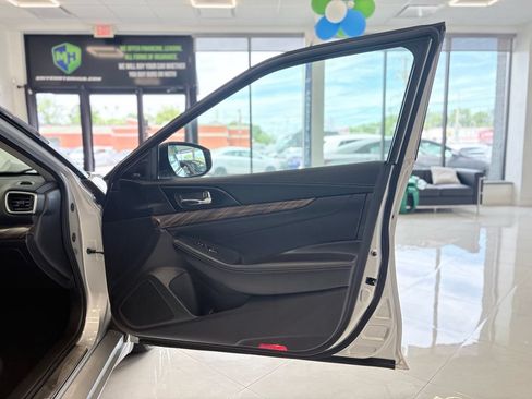 Used 2018 Nissan Maxima Platinum FWD image 40