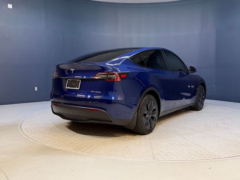 Used 2024 Tesla Model Y Long Range AWD/4WD image 9