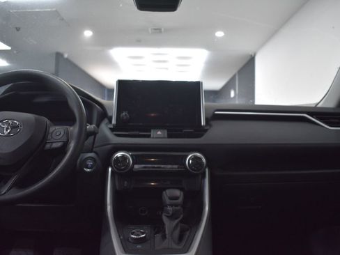 Used 2025 Toyota RAV4 XLE image 30