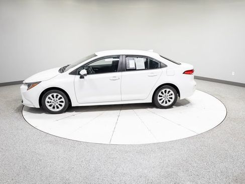 Used 2021 Toyota Corolla LE w/ LE Convenience Package FWD image 28