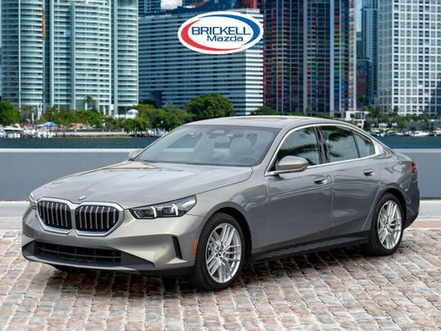 Used 2024 BMW 530i image 1