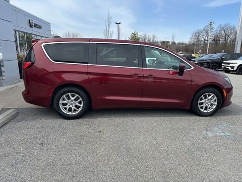 Certified 2023 Chrysler Voyager LX FWD image 9