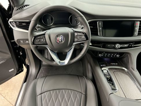 Used 2024 Buick Enclave Avenir AWD/4WD image 21