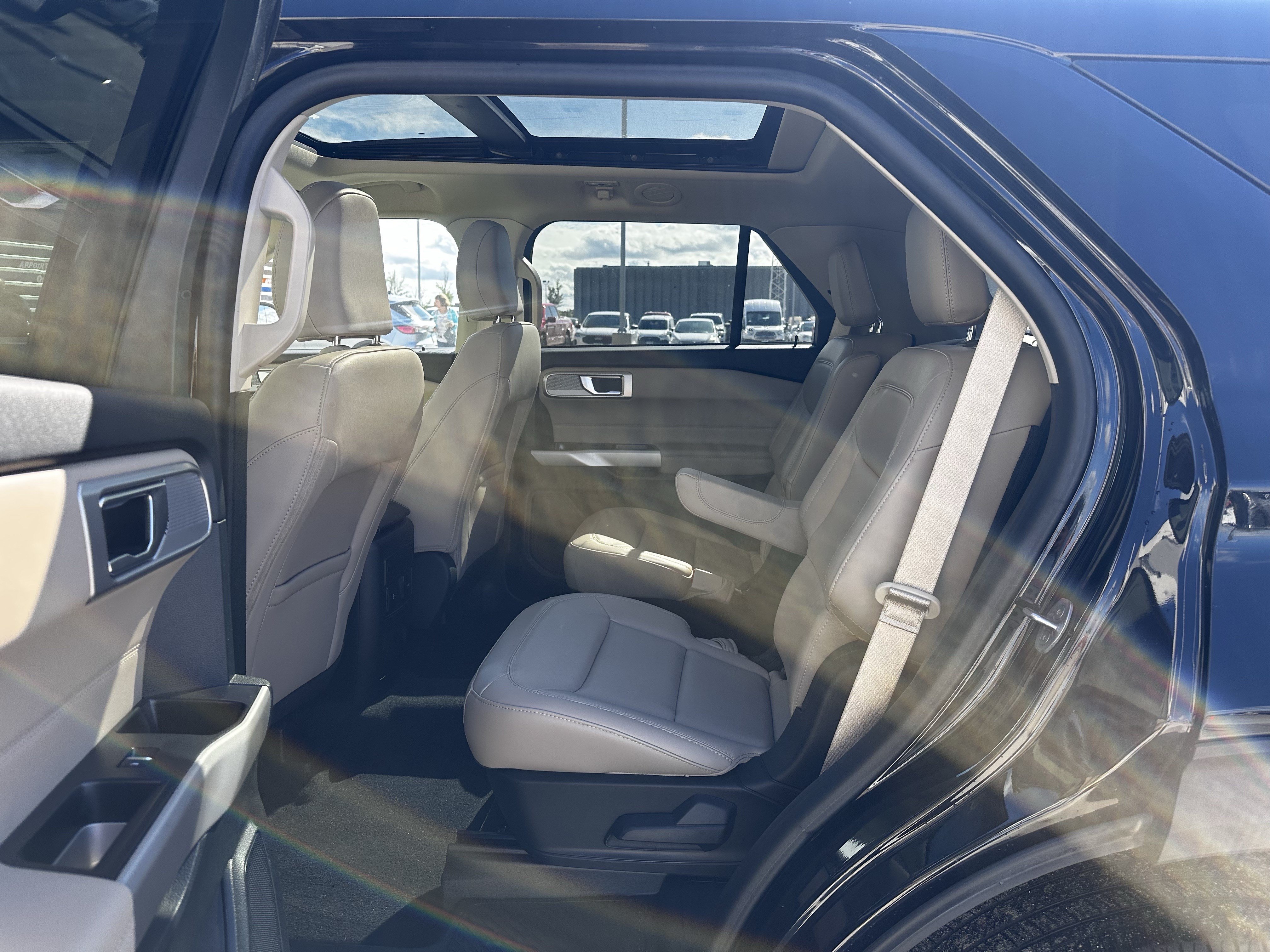 Used 2024 Ford Explorer XLT w/ Equipment Group 202A AWD/4WD image 9
