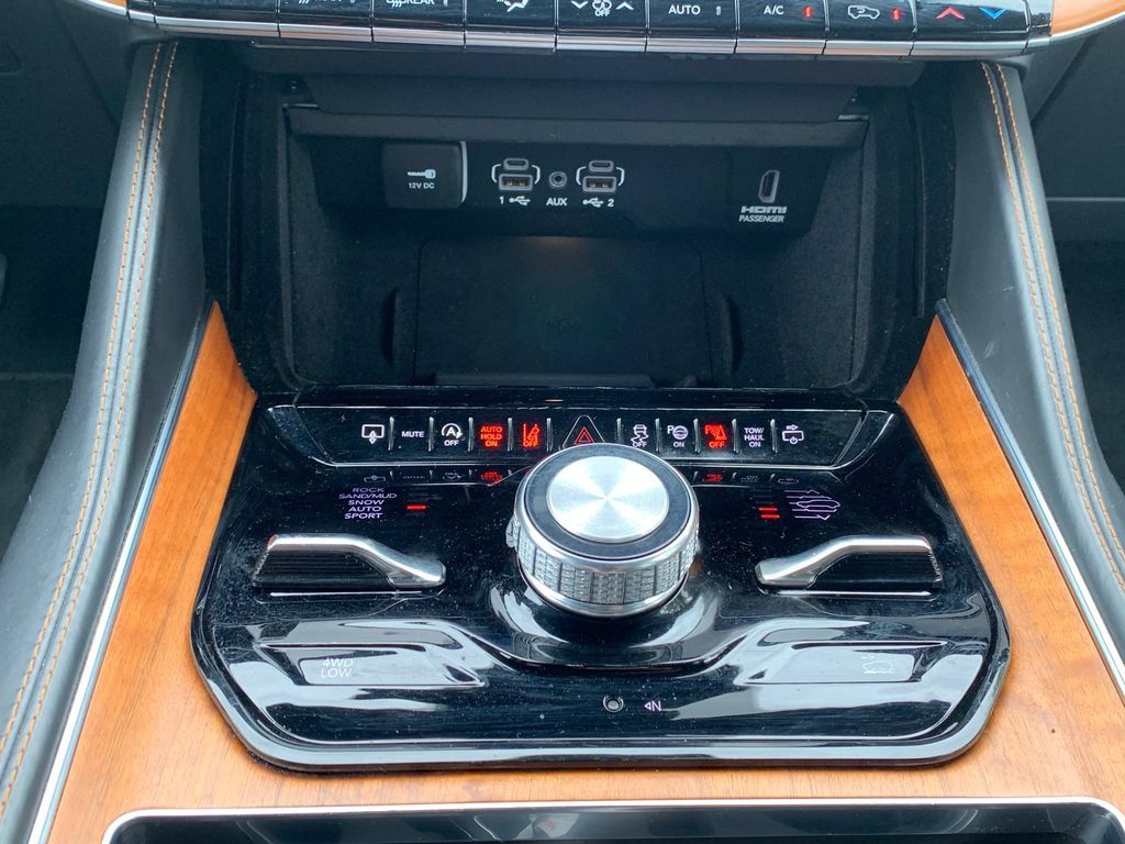 Used 2024 Jeep Grand Wagoneer L Series III AWD/4WD image 17