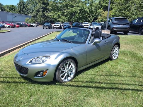 Used 2010 MAZDA MX-5 Miata Grand Touring w/ Premium Pkg RWD image 7