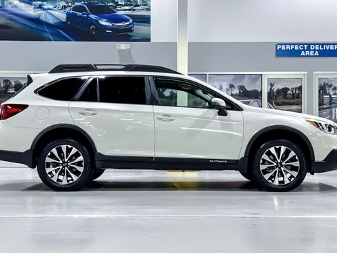 Used 2017 Subaru Outback 2.5i Limited AWD/4WD image 7