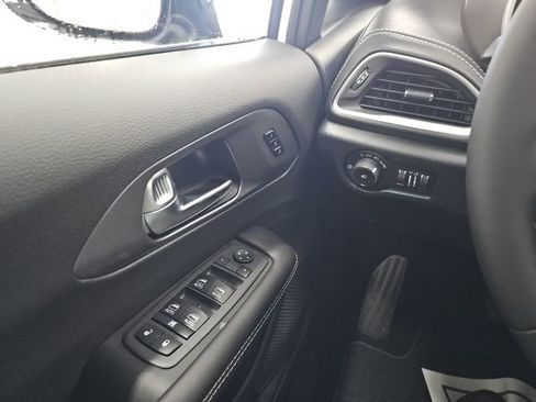 New 2026 Chrysler Pacifica Select image 28