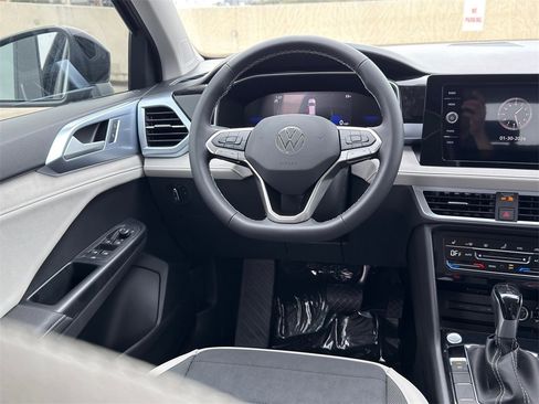 New 2026 Volkswagen Taos SE image 21