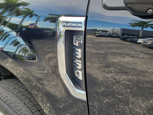 Used 2022 Ford F350 Platinum w/ FX4 Off-Road Package AWD/4WD image 12