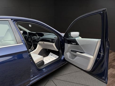 Used 2016 Honda Accord LX image 19