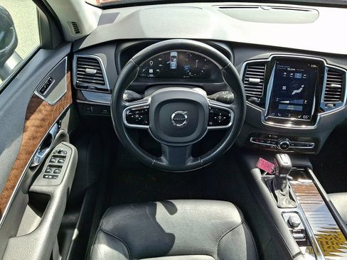 Used 2017 Volvo XC90 T6 Momentum w/ Vision Package AWD/4WD image 12